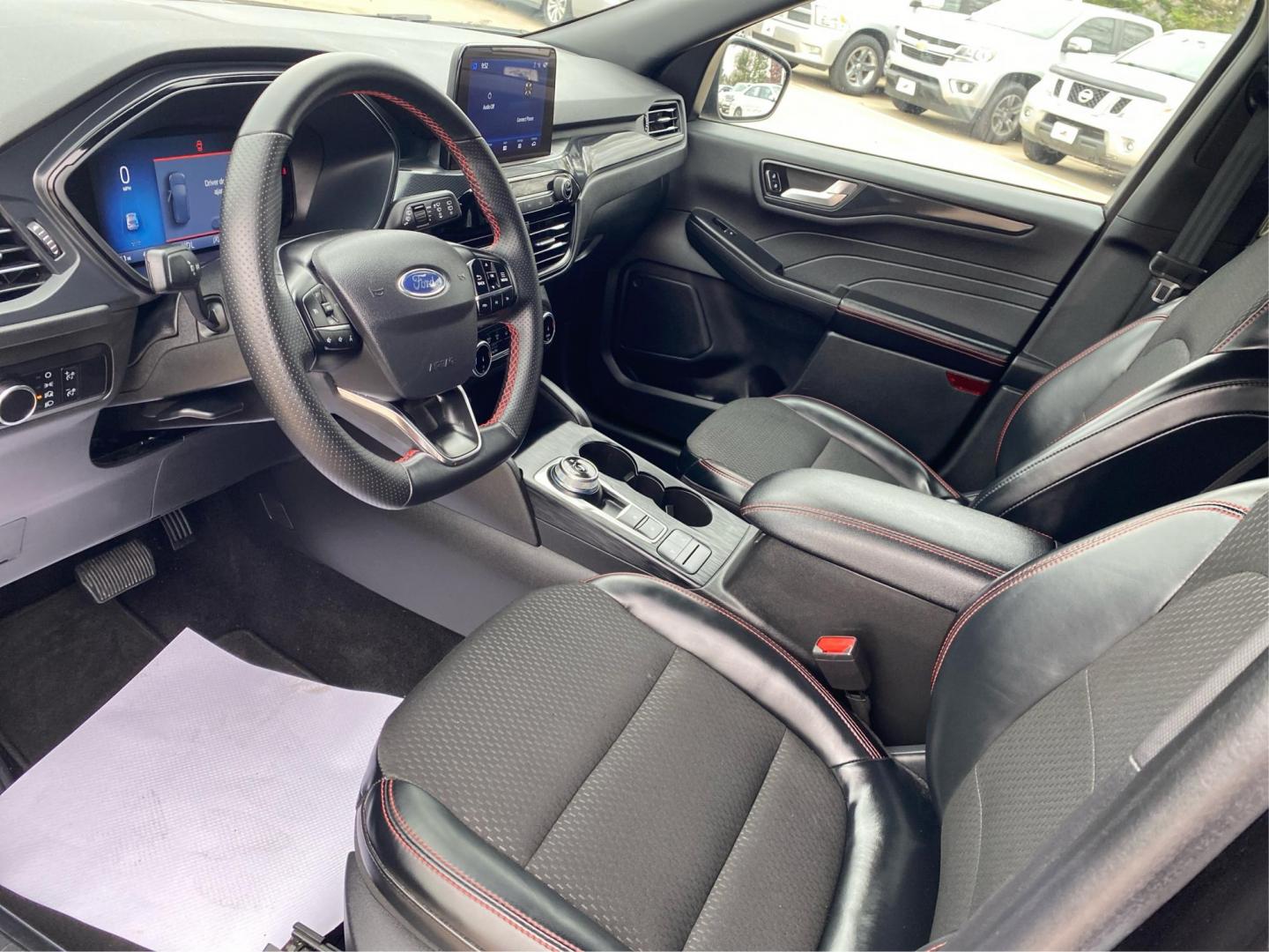 2025 BLACK FORD ESCAPE ST LINE (1FMCU0MNXSU) with an 1.5L engine, Automatic transmission, located at 908 SE 14th Street, Des Moines, IA, 50317, (515) 281-0330, 41.580303, -93.597046 - Photo#8