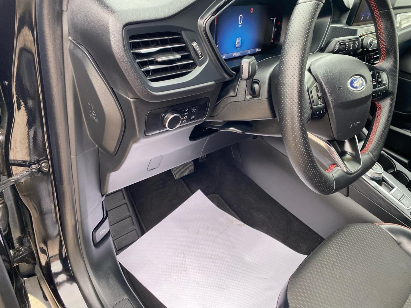 2025 BLACK FORD ESCAPE ST LINE (1FMCU0MNXSU) with an 1.5L engine, Automatic transmission, located at 908 SE 14th Street, Des Moines, IA, 50317, (515) 281-0330, 41.580303, -93.597046 - Photo#17