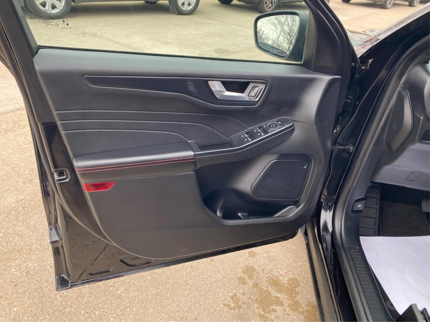 2025 BLACK FORD ESCAPE ST LINE (1FMCU0MNXSU) with an 1.5L engine, Automatic transmission, located at 908 SE 14th Street, Des Moines, IA, 50317, (515) 281-0330, 41.580303, -93.597046 - Photo#19