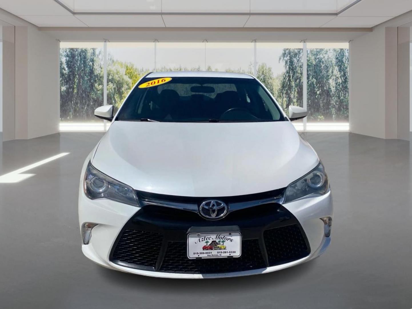 2016 WHITE TOYOTA CAMRY LE (4T1BF1FK0GU) with an 2.5L engine, Automatic transmission, located at 908 SE 14th Street, Des Moines, IA, 50317, (515) 281-0330, 41.580303, -93.597046 - Photo#6
