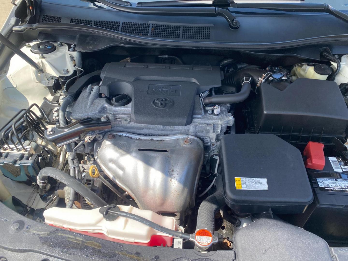 2016 WHITE TOYOTA CAMRY LE (4T1BF1FK0GU) with an 2.5L engine, Automatic transmission, located at 908 SE 14th Street, Des Moines, IA, 50317, (515) 281-0330, 41.580303, -93.597046 - Photo#10