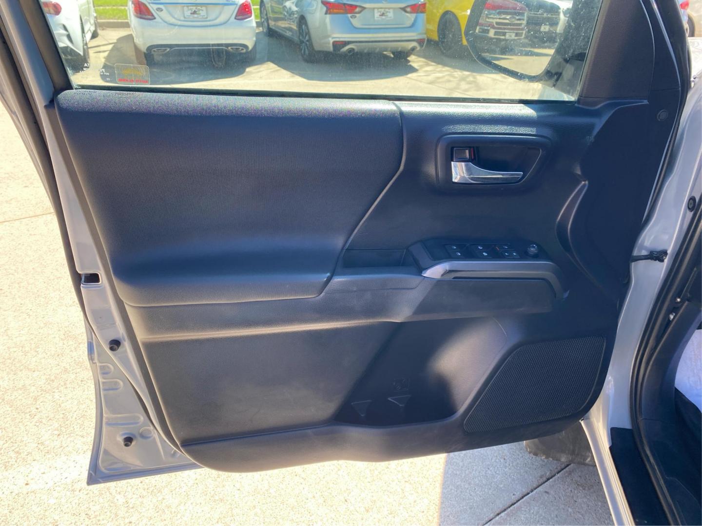 2021 GRAY TOYOTA TACOMA DOUBLE CAB (3TMCZ5AN3MM) with an 3.5L engine, Automatic transmission, located at 908 SE 14th Street, Des Moines, IA, 50317, (515) 281-0330, 41.580303, -93.597046 - Photo#18