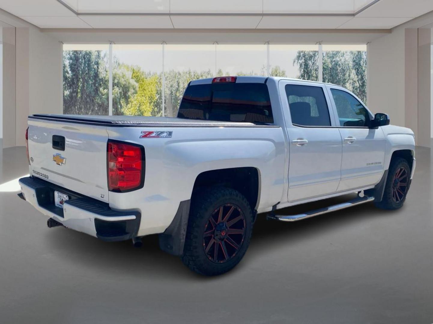 2017 WHITE CHEVROLET SILVERADO 1500 CREW CAB LT Z71 (3GCUKREC2HG) with an 5.3L engine, Automatic transmission, located at 908 SE 14th Street, Des Moines, IA, 50317, (515) 281-0330, 41.580303, -93.597046 - Photo#2