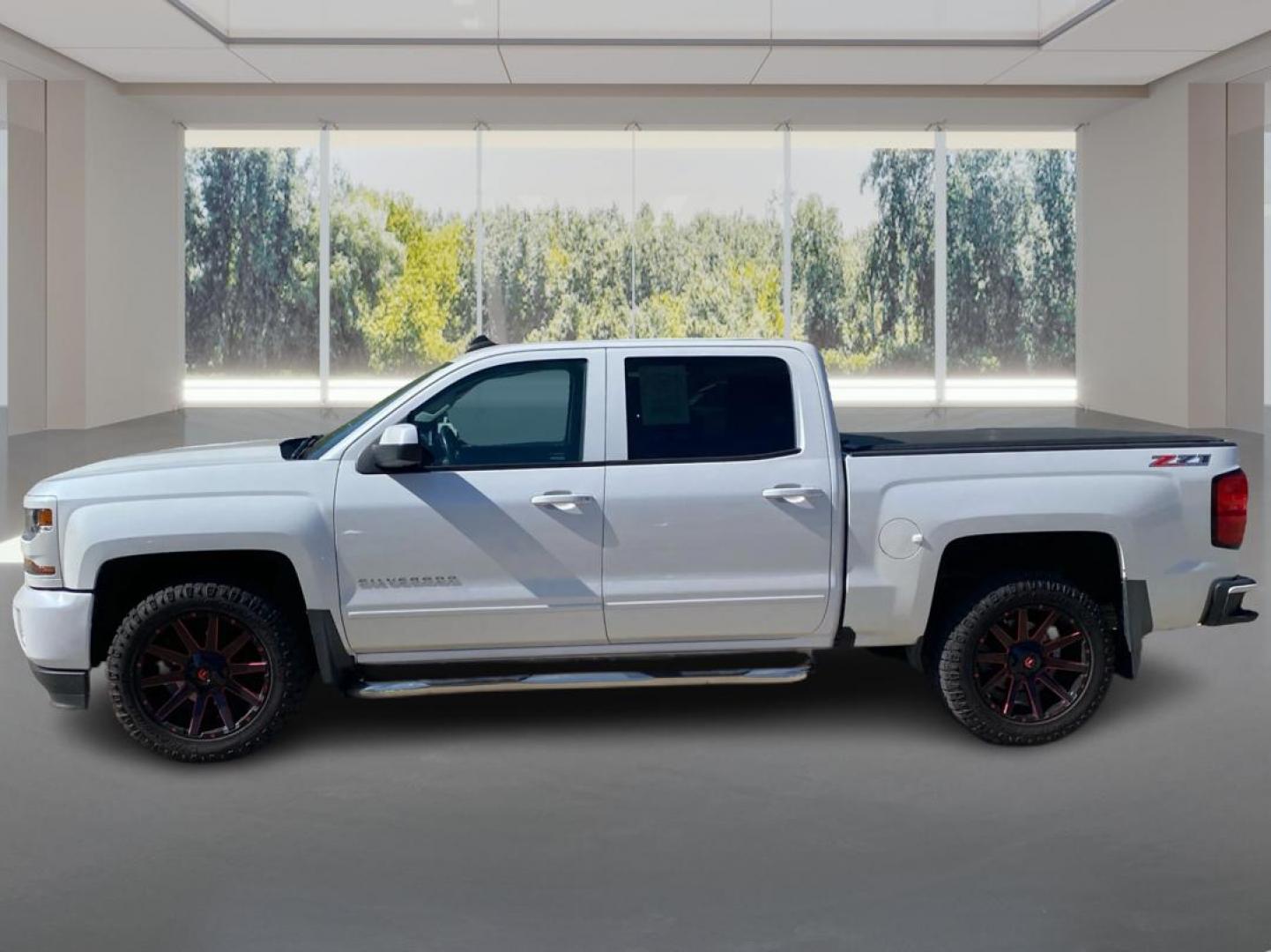 2017 WHITE CHEVROLET SILVERADO 1500 CREW CAB LT Z71 (3GCUKREC2HG) with an 5.3L engine, Automatic transmission, located at 908 SE 14th Street, Des Moines, IA, 50317, (515) 281-0330, 41.580303, -93.597046 - Photo#5