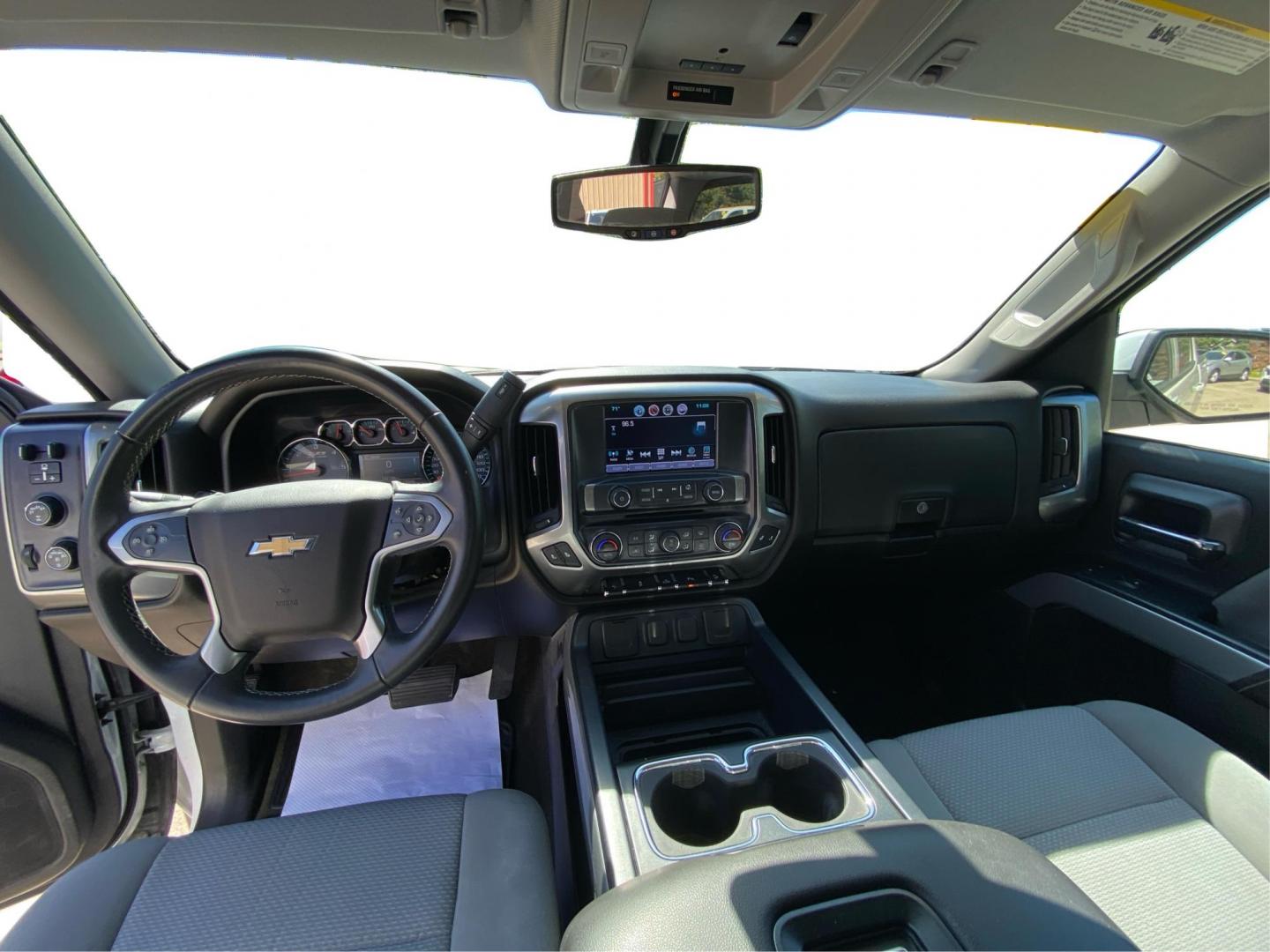 2017 WHITE CHEVROLET SILVERADO 1500 CREW CAB LT Z71 (3GCUKREC2HG) with an 5.3L engine, Automatic transmission, located at 908 SE 14th Street, Des Moines, IA, 50317, (515) 281-0330, 41.580303, -93.597046 - Photo#21