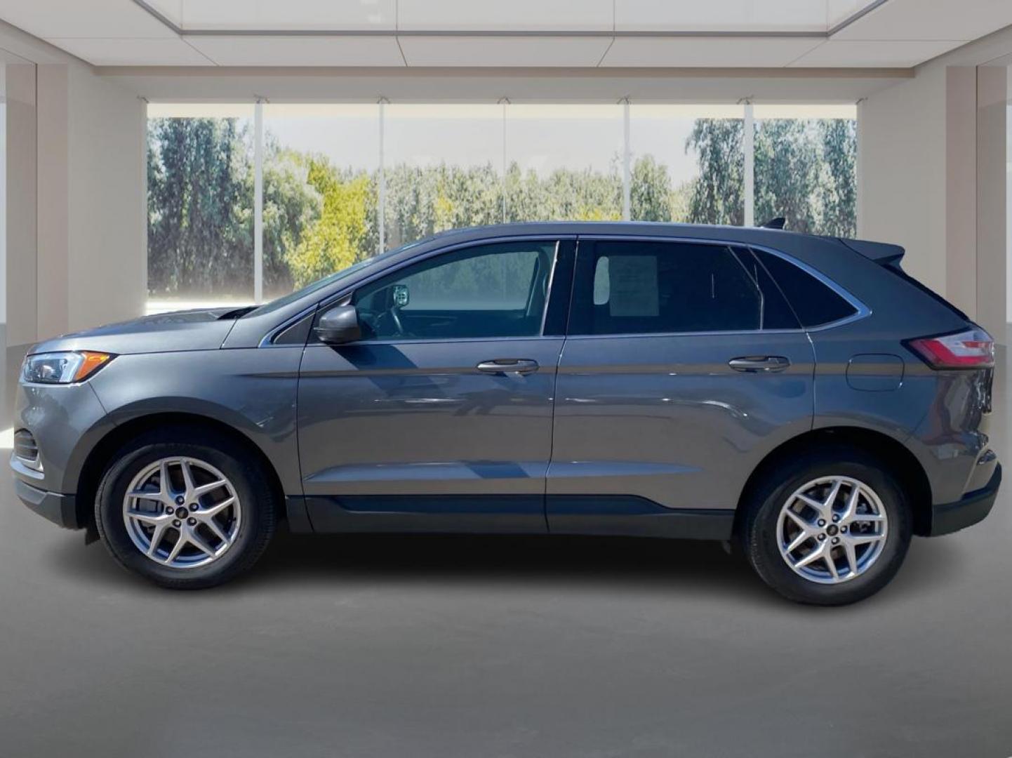 2024 GRAY FORD EDGE SEL (2FMPK4J91RB) with an 2.0L engine, Automatic transmission, located at 908 SE 14th Street, Des Moines, IA, 50317, (515) 281-0330, 41.580303, -93.597046 - Photo#5