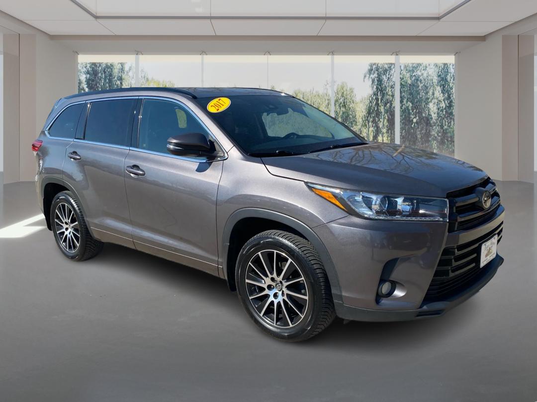 photo of 2017 TOYOTA HIGHLANDER SE