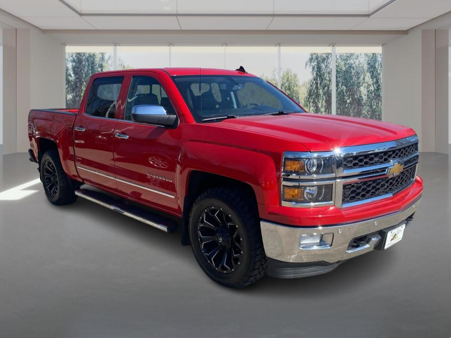 2015 RED CHEVROLET SILVERADO LTZ CREW CAB 1500 (3GCUKSECXFG) with an 5.3L engine, Automatic transmission, located at 908 SE 14th Street, Des Moines, IA, 50317, (515) 281-0330, 41.580303, -93.597046- Photo#0