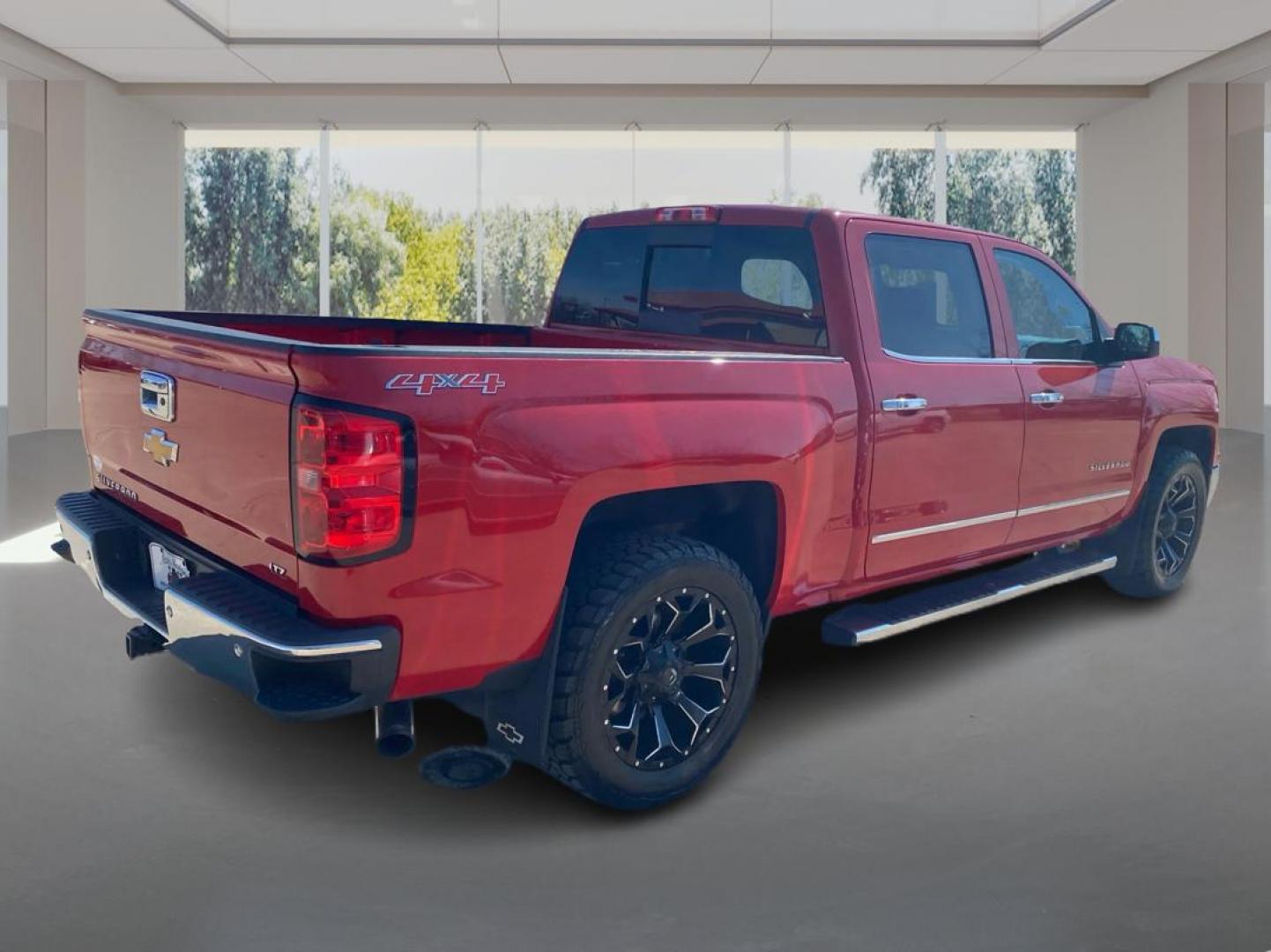 2015 RED CHEVROLET SILVERADO LTZ CREW CAB 1500 (3GCUKSECXFG) with an 5.3L engine, Automatic transmission, located at 908 SE 14th Street, Des Moines, IA, 50317, (515) 281-0330, 41.580303, -93.597046- Photo#2