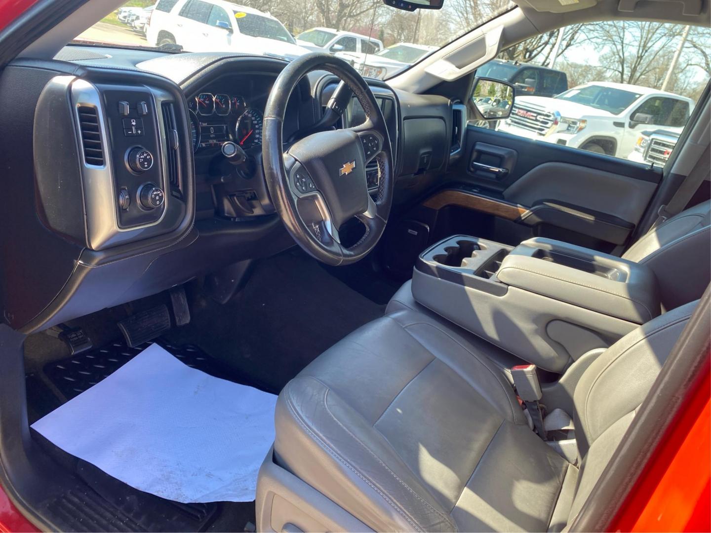 2015 RED CHEVROLET SILVERADO LTZ CREW CAB 1500 (3GCUKSECXFG) with an 5.3L engine, Automatic transmission, located at 908 SE 14th Street, Des Moines, IA, 50317, (515) 281-0330, 41.580303, -93.597046- Photo#8