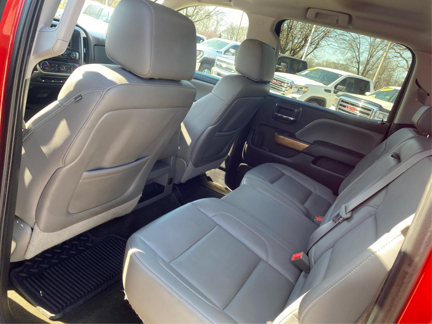 2015 RED CHEVROLET SILVERADO LTZ CREW CAB 1500 (3GCUKSECXFG) with an 5.3L engine, Automatic transmission, located at 908 SE 14th Street, Des Moines, IA, 50317, (515) 281-0330, 41.580303, -93.597046- Photo#9