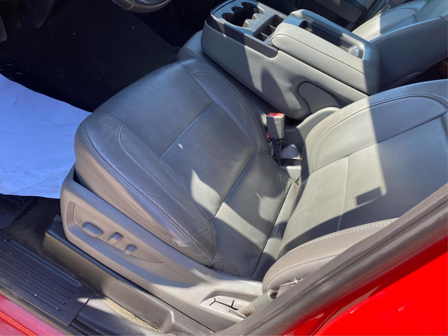 2015 RED CHEVROLET SILVERADO LTZ CREW CAB 1500 (3GCUKSECXFG) with an 5.3L engine, Automatic transmission, located at 908 SE 14th Street, Des Moines, IA, 50317, (515) 281-0330, 41.580303, -93.597046- Photo#17