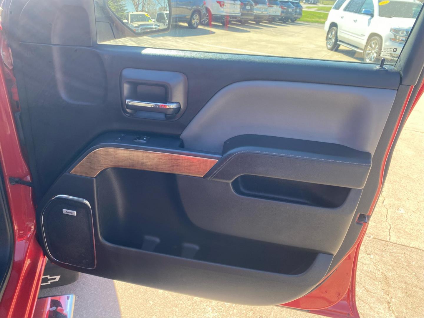2015 RED CHEVROLET SILVERADO LTZ CREW CAB 1500 (3GCUKSECXFG) with an 5.3L engine, Automatic transmission, located at 908 SE 14th Street, Des Moines, IA, 50317, (515) 281-0330, 41.580303, -93.597046- Photo#19