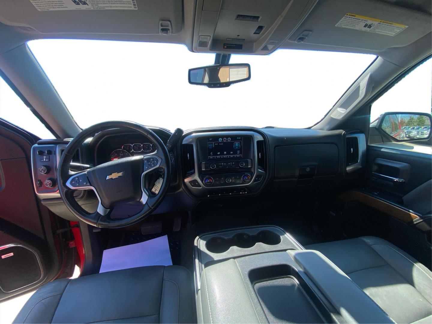 2015 RED CHEVROLET SILVERADO LTZ CREW CAB 1500 (3GCUKSECXFG) with an 5.3L engine, Automatic transmission, located at 908 SE 14th Street, Des Moines, IA, 50317, (515) 281-0330, 41.580303, -93.597046- Photo#21