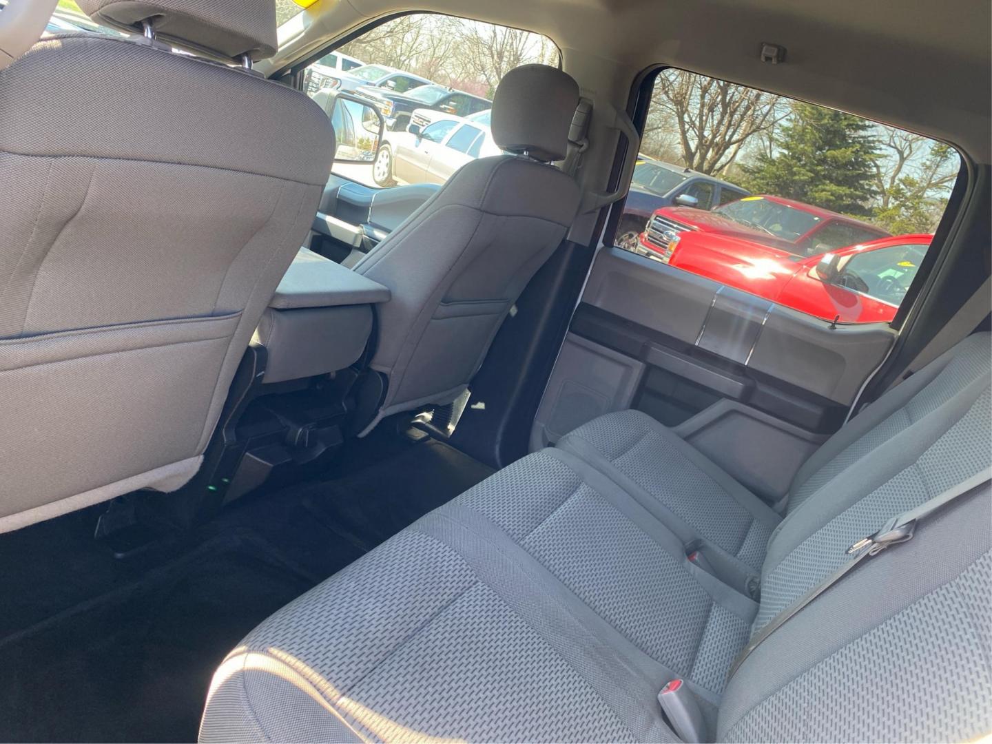 2017 WHITE FORD F-150 SUPERCREW XLT (1FTFW1EF7HK) with an 5.0 engine, Automatic transmission, located at 908 SE 14th Street, Des Moines, IA, 50317, (515) 281-0330, 41.580303, -93.597046- Photo#9