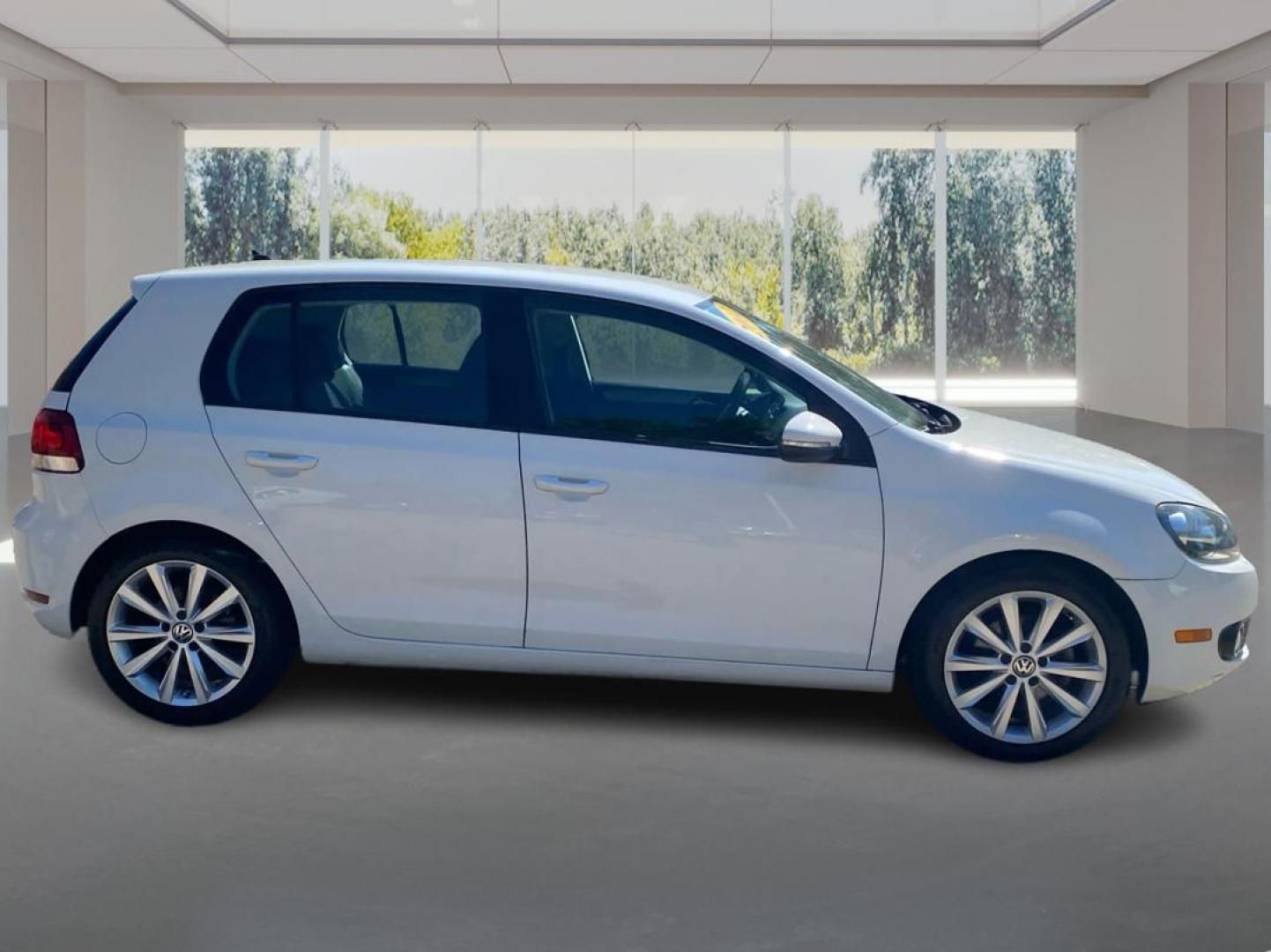 2012 WHITE VOLKSWAGEN GOLF (WVWDM7AJ6CW) with an 2.0L engine, Automatic transmission, located at 908 SE 14th Street, Des Moines, IA, 50317, (515) 281-0330, 41.580303, -93.597046 - Photo#1