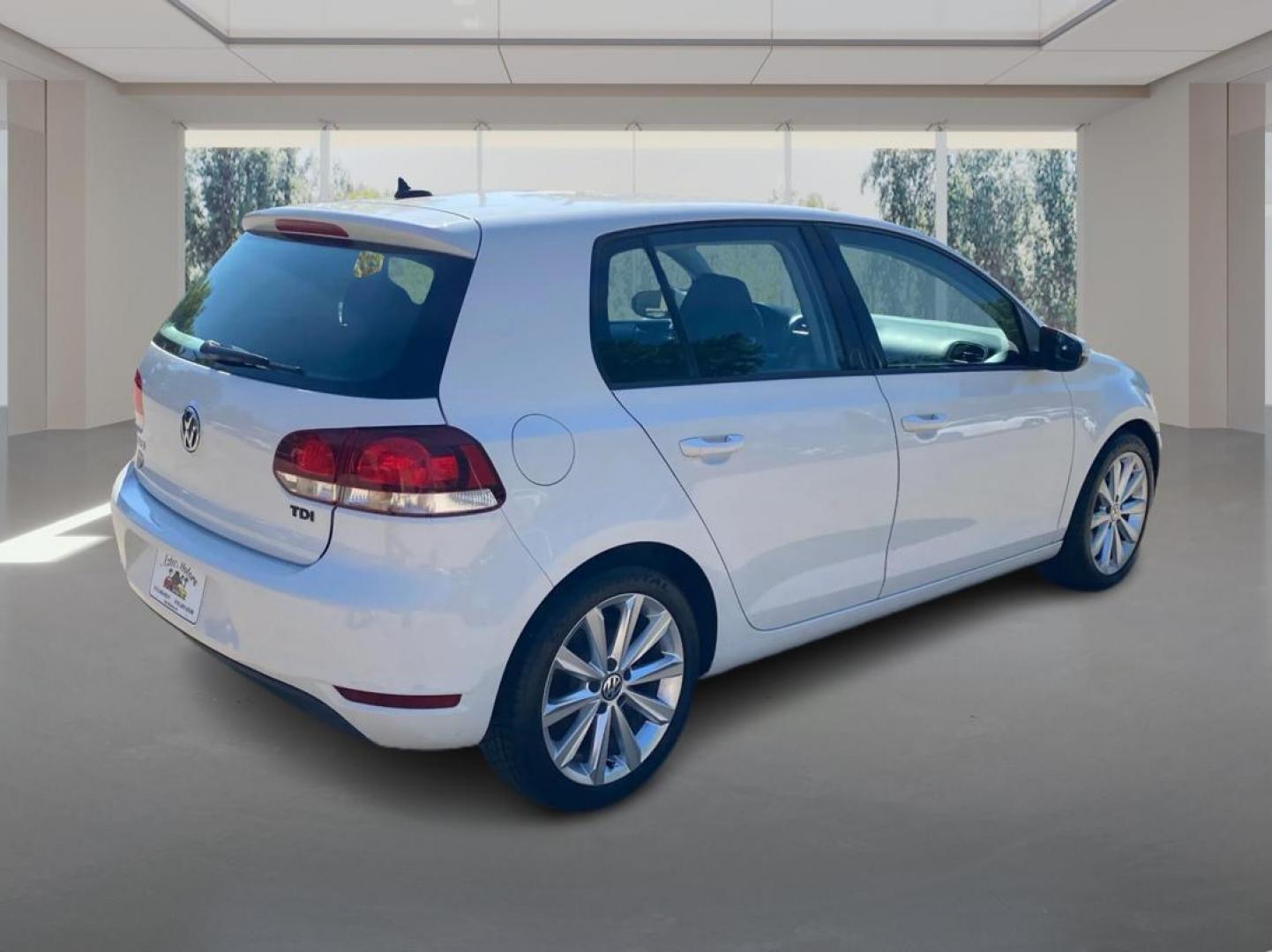 2012 WHITE VOLKSWAGEN GOLF (WVWDM7AJ6CW) with an 2.0L engine, Automatic transmission, located at 908 SE 14th Street, Des Moines, IA, 50317, (515) 281-0330, 41.580303, -93.597046 - Photo#2
