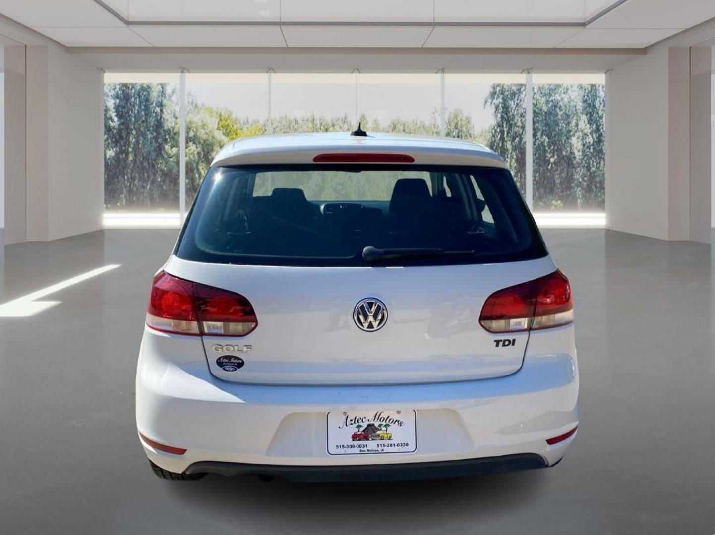 2012 WHITE VOLKSWAGEN GOLF (WVWDM7AJ6CW) with an 2.0L engine, Automatic transmission, located at 908 SE 14th Street, Des Moines, IA, 50317, (515) 281-0330, 41.580303, -93.597046 - Photo#3
