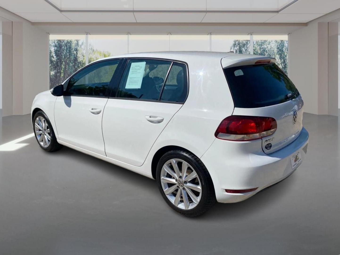2012 WHITE VOLKSWAGEN GOLF (WVWDM7AJ6CW) with an 2.0L engine, Automatic transmission, located at 908 SE 14th Street, Des Moines, IA, 50317, (515) 281-0330, 41.580303, -93.597046 - Photo#4