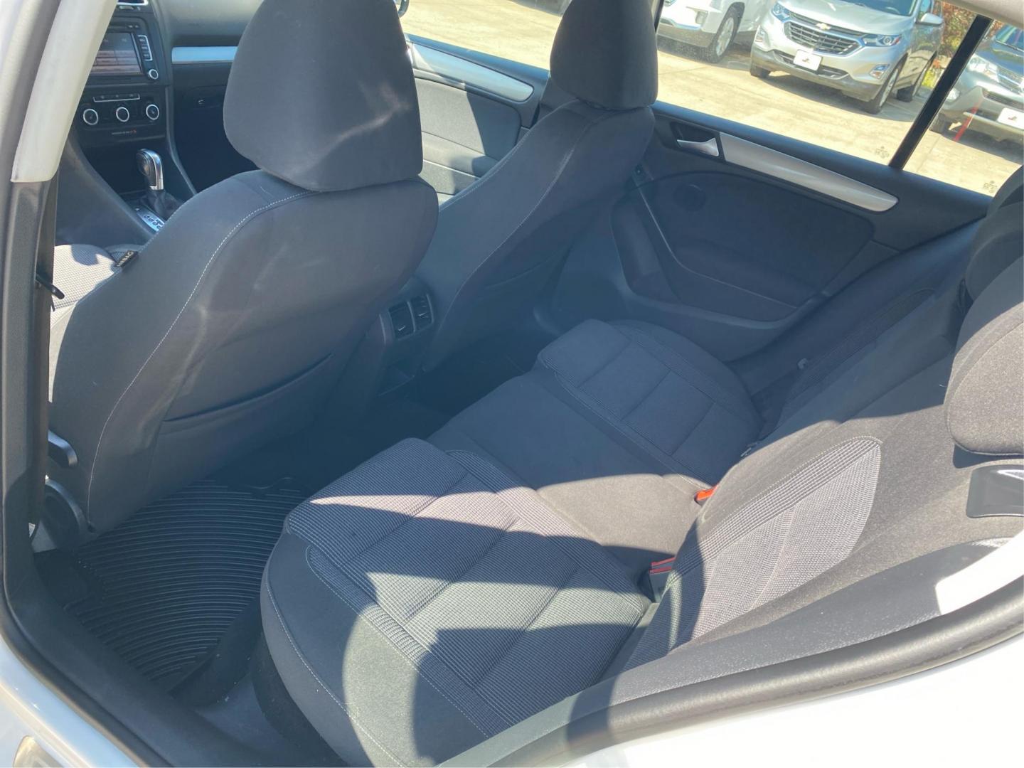 2012 WHITE VOLKSWAGEN GOLF (WVWDM7AJ6CW) with an 2.0L engine, Automatic transmission, located at 908 SE 14th Street, Des Moines, IA, 50317, (515) 281-0330, 41.580303, -93.597046 - Photo#9