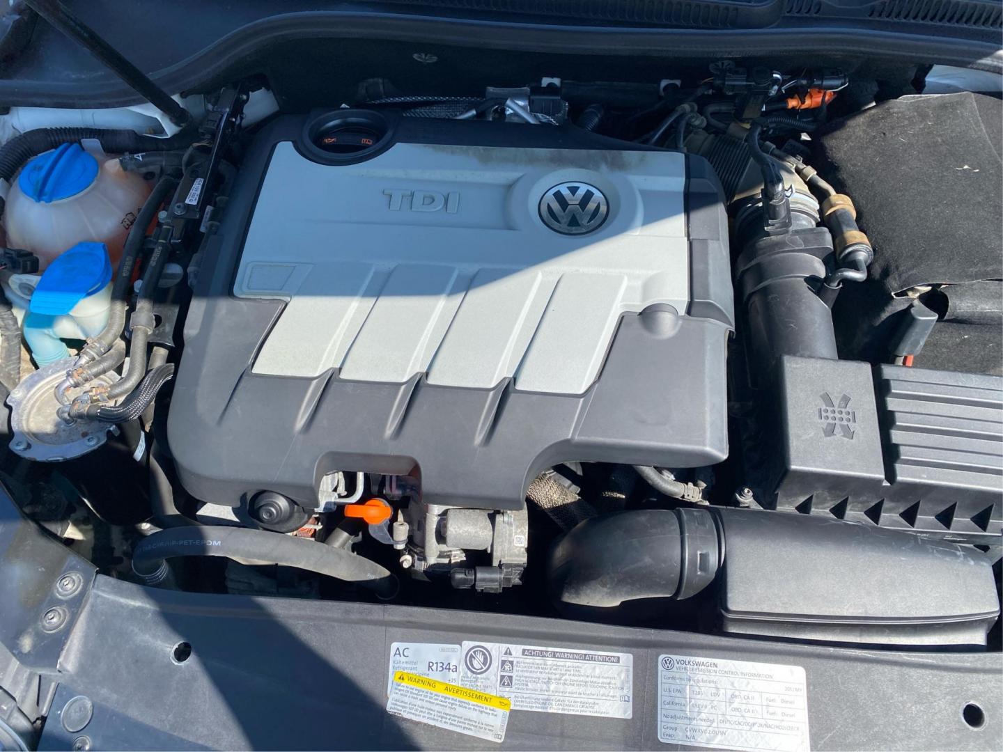 2012 WHITE VOLKSWAGEN GOLF (WVWDM7AJ6CW) with an 2.0L engine, Automatic transmission, located at 908 SE 14th Street, Des Moines, IA, 50317, (515) 281-0330, 41.580303, -93.597046 - Photo#10