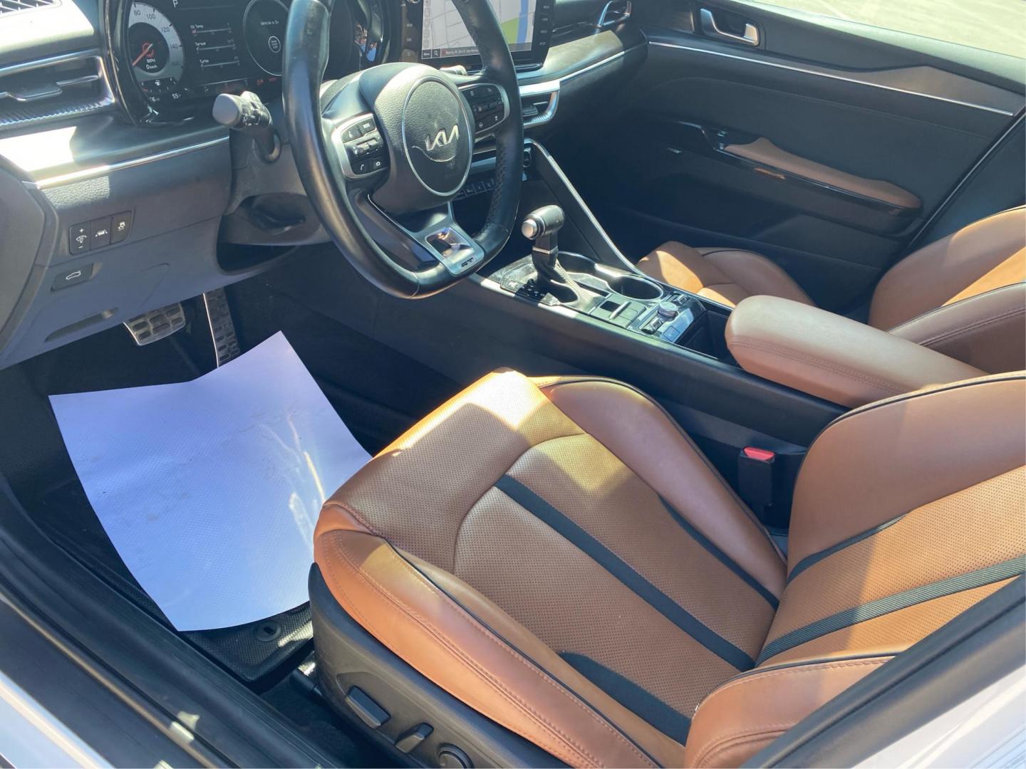 2023 WHITE KIA K5 GT (5XXG44J89PG) with an 2.5L engine, Automatic transmission, located at 908 SE 14th Street, Des Moines, IA, 50317, (515) 281-0330, 41.580303, -93.597046 - Photo#8