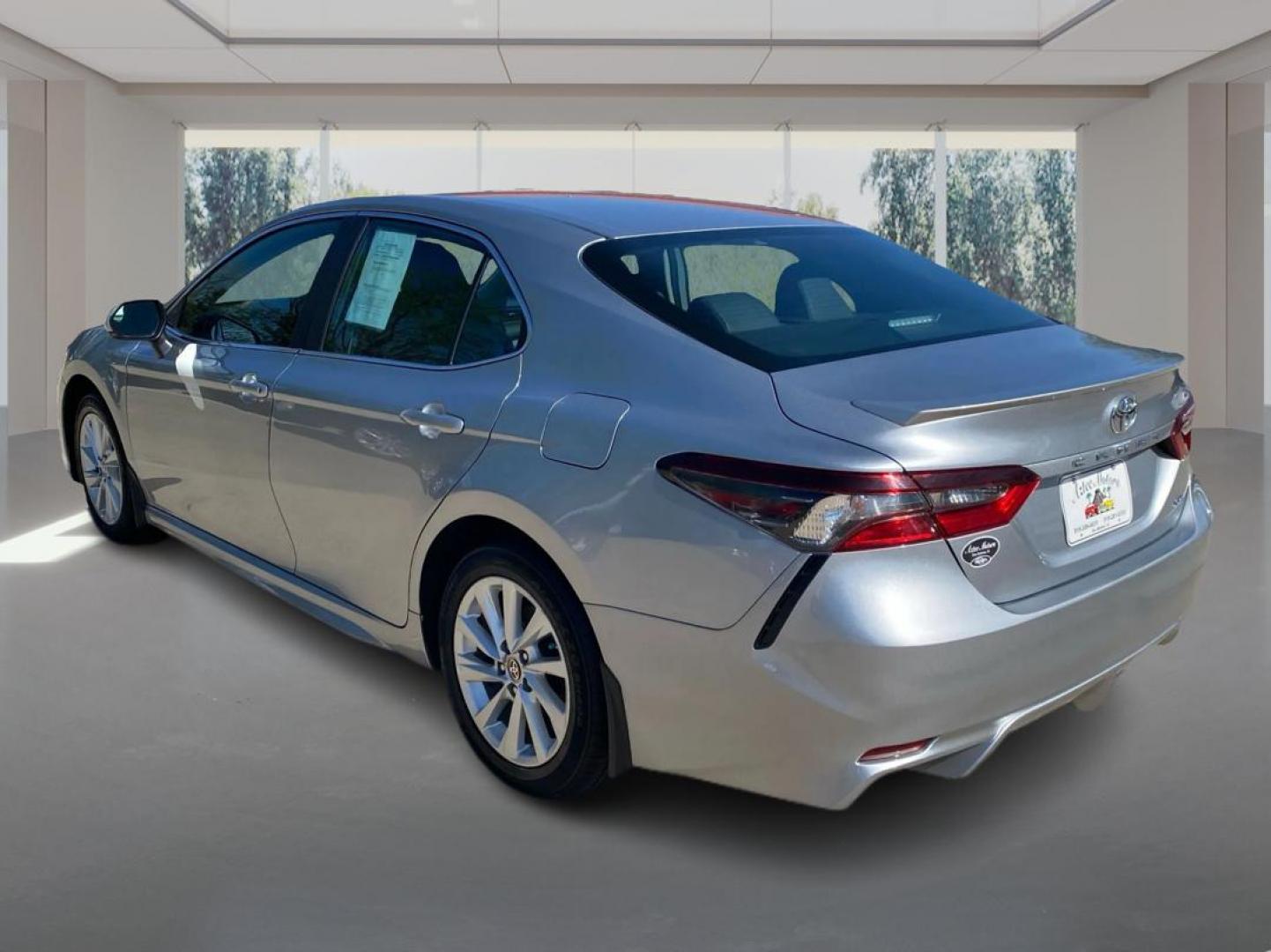 2024 SILVER TOYOTA CAMRY SE NIGHT SHADE (4T1G11AK7RU) with an 2.5L engine, Automatic transmission, located at 908 SE 14th Street, Des Moines, IA, 50317, (515) 281-0330, 41.580303, -93.597046 - Photo#4