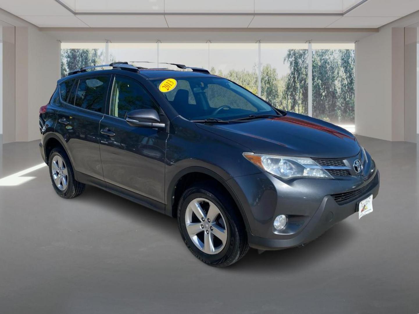 2013 GRAY TOYOTA RAV4 XLE (JTMRFREVXDD) with an 2.5L engine, Automatic transmission, located at 908 SE 14th Street, Des Moines, IA, 50317, (515) 281-0330, 41.580303, -93.597046 - Photo#0