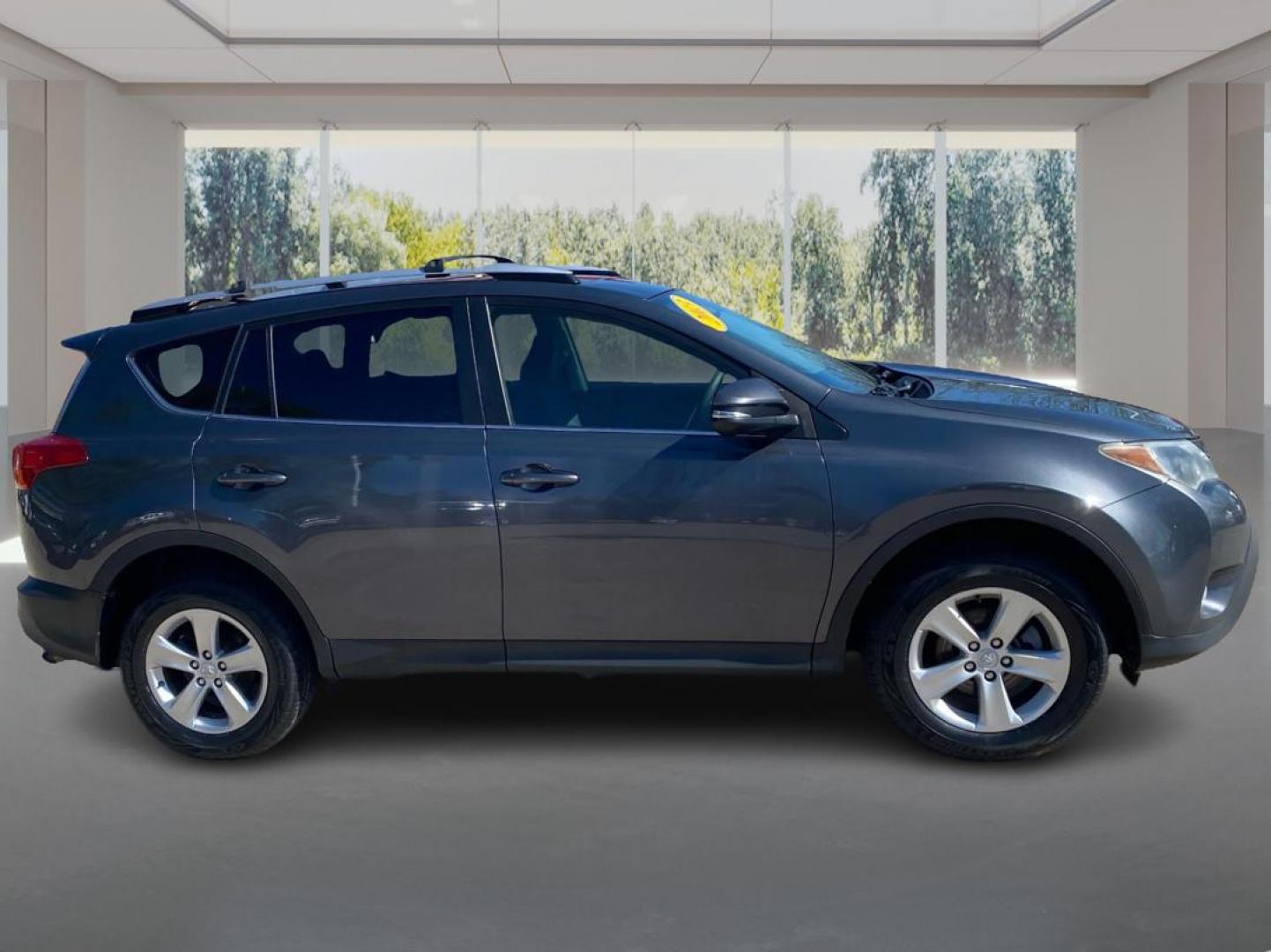2013 GRAY TOYOTA RAV4 XLE (JTMRFREVXDD) with an 2.5L engine, Automatic transmission, located at 908 SE 14th Street, Des Moines, IA, 50317, (515) 281-0330, 41.580303, -93.597046 - Photo#1
