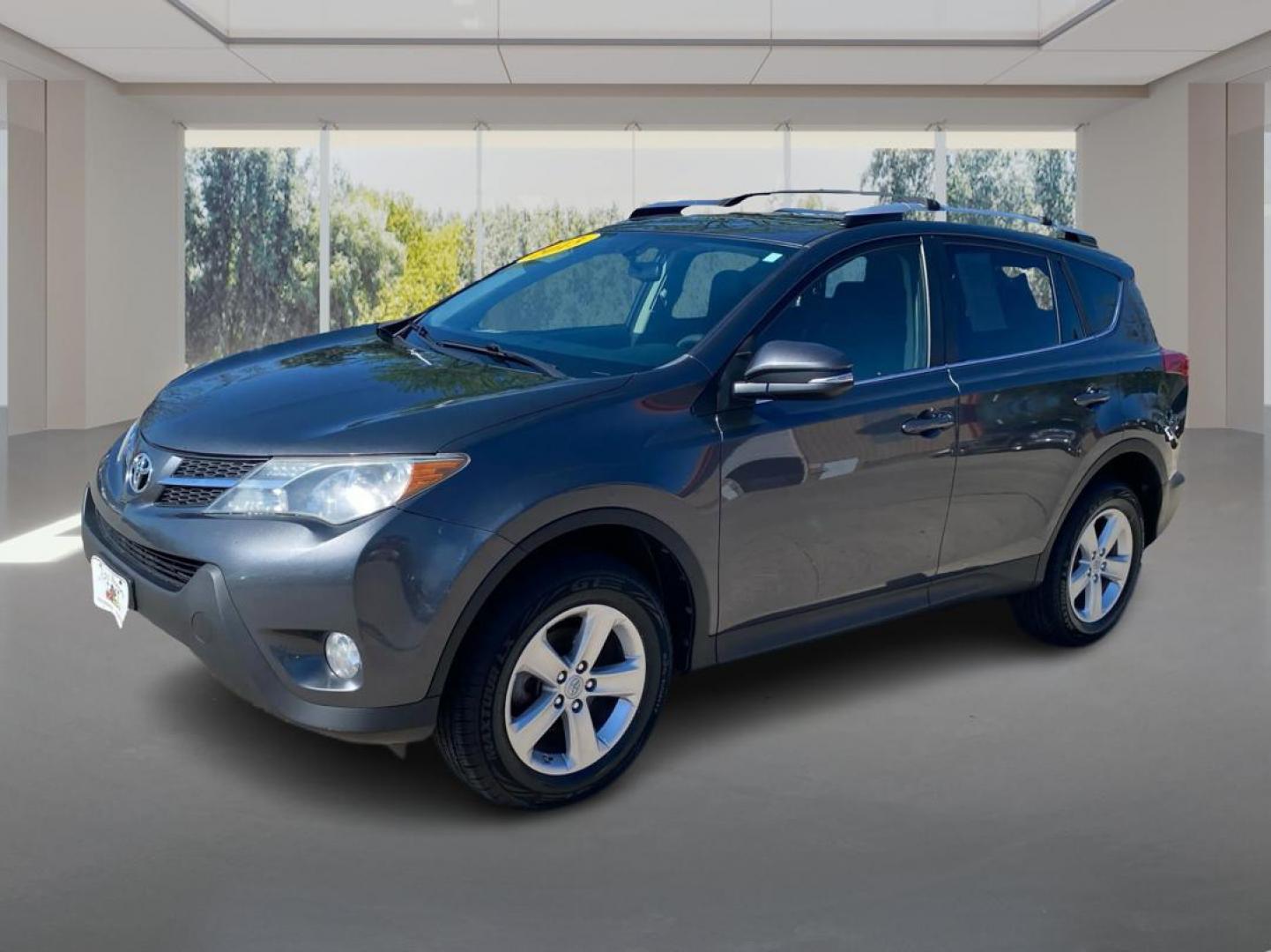 2013 GRAY TOYOTA RAV4 XLE (JTMRFREVXDD) with an 2.5L engine, Automatic transmission, located at 908 SE 14th Street, Des Moines, IA, 50317, (515) 281-0330, 41.580303, -93.597046 - Photo#7