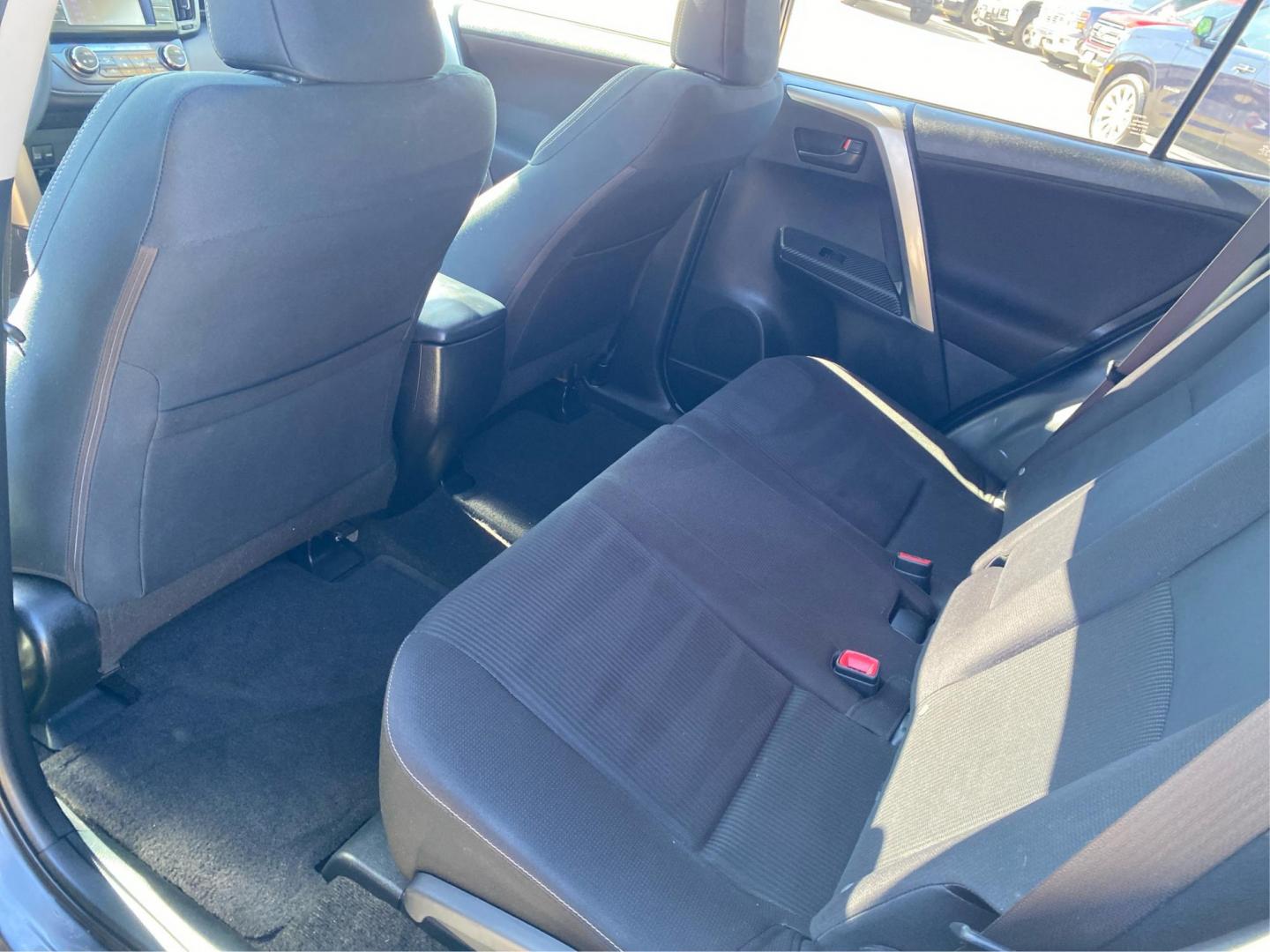 2013 GRAY TOYOTA RAV4 XLE (JTMRFREVXDD) with an 2.5L engine, Automatic transmission, located at 908 SE 14th Street, Des Moines, IA, 50317, (515) 281-0330, 41.580303, -93.597046 - Photo#9