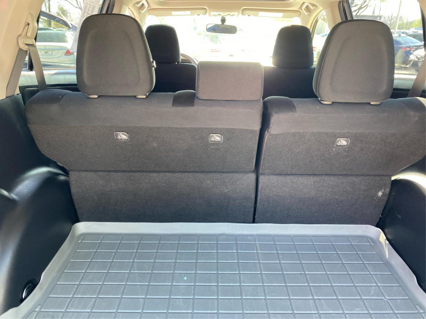 2013 GRAY TOYOTA RAV4 XLE (JTMRFREVXDD) with an 2.5L engine, Automatic transmission, located at 908 SE 14th Street, Des Moines, IA, 50317, (515) 281-0330, 41.580303, -93.597046 - Photo#12