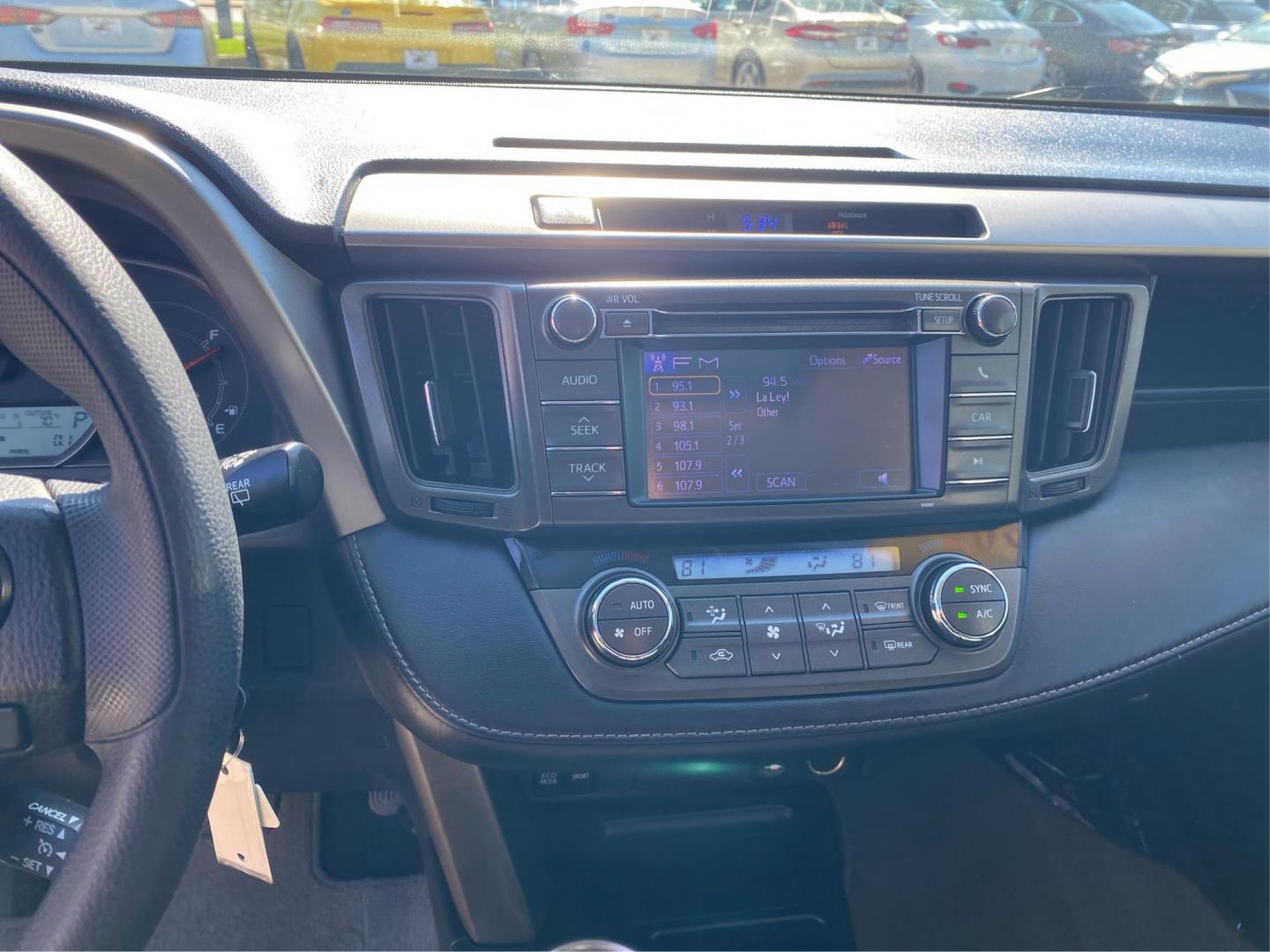 2013 GRAY TOYOTA RAV4 XLE (JTMRFREVXDD) with an 2.5L engine, Automatic transmission, located at 908 SE 14th Street, Des Moines, IA, 50317, (515) 281-0330, 41.580303, -93.597046 - Photo#13