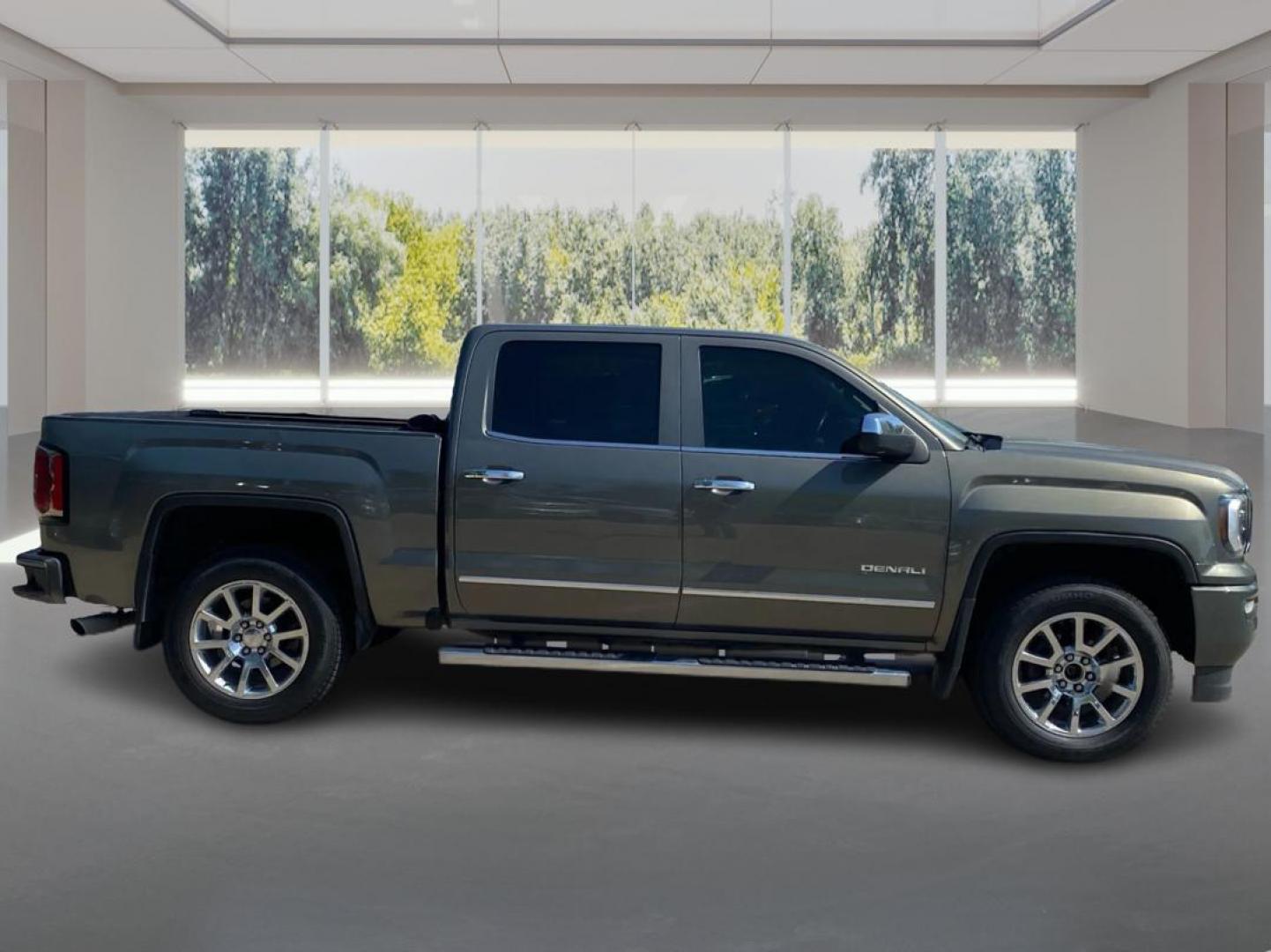 2017 GRAY GMC SIERRA 1500 DENALI (3GTU2PEJ7HG) with an 6.2L engine, Automatic transmission, located at 908 SE 14th Street, Des Moines, IA, 50317, (515) 281-0330, 41.580303, -93.597046 - Photo#1