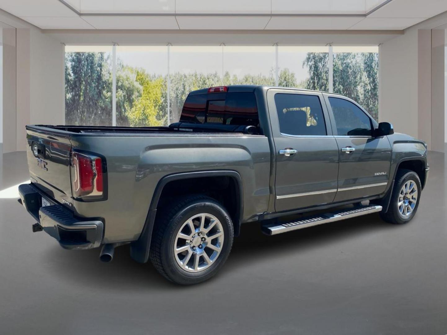 2017 GRAY GMC SIERRA 1500 DENALI (3GTU2PEJ7HG) with an 6.2L engine, Automatic transmission, located at 908 SE 14th Street, Des Moines, IA, 50317, (515) 281-0330, 41.580303, -93.597046 - Photo#2