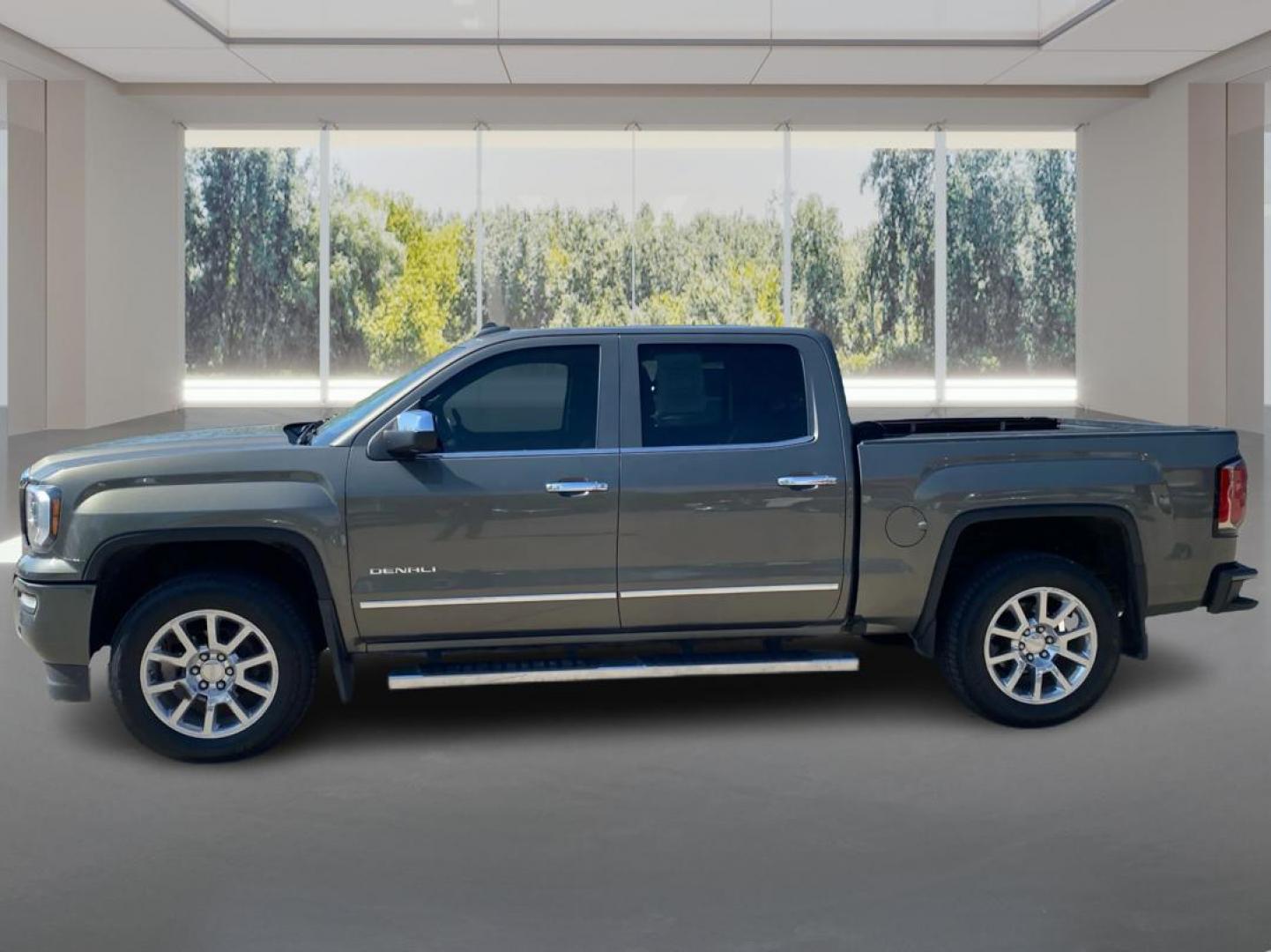 2017 GRAY GMC SIERRA 1500 DENALI (3GTU2PEJ7HG) with an 6.2L engine, Automatic transmission, located at 908 SE 14th Street, Des Moines, IA, 50317, (515) 281-0330, 41.580303, -93.597046 - Photo#5