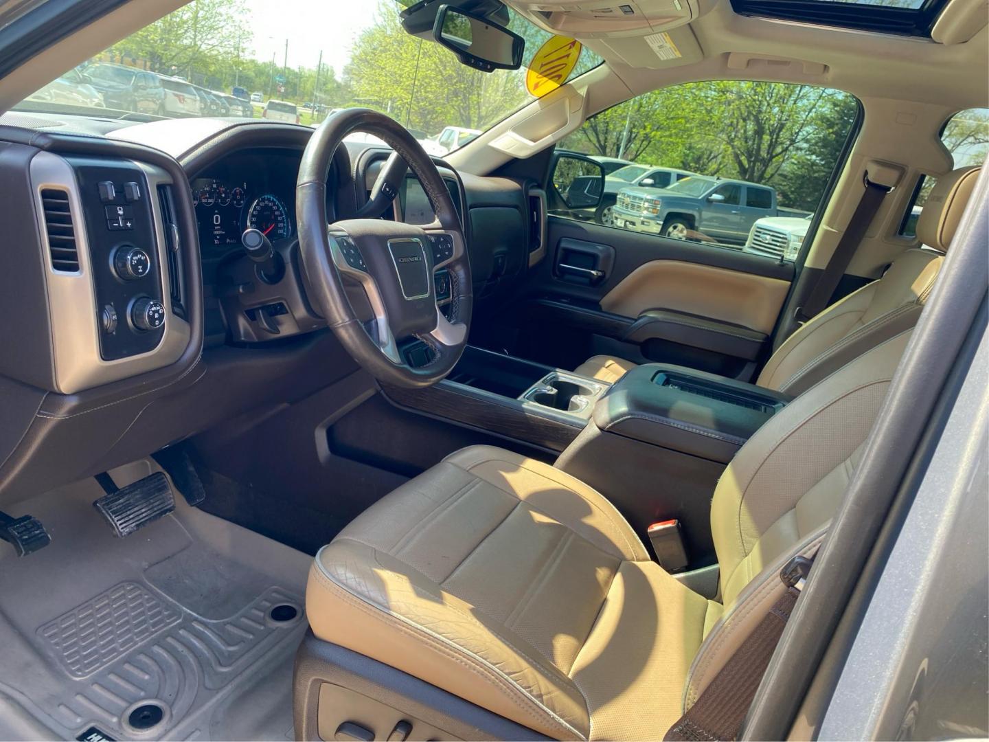 2017 GRAY GMC SIERRA 1500 DENALI (3GTU2PEJ7HG) with an 6.2L engine, Automatic transmission, located at 908 SE 14th Street, Des Moines, IA, 50317, (515) 281-0330, 41.580303, -93.597046 - Photo#8