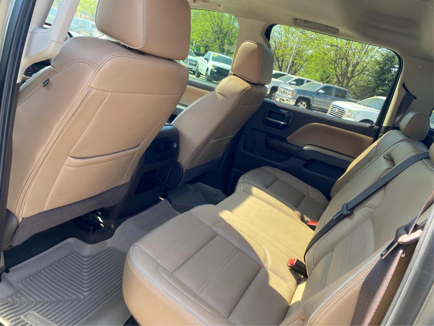 2017 GRAY GMC SIERRA 1500 DENALI (3GTU2PEJ7HG) with an 6.2L engine, Automatic transmission, located at 908 SE 14th Street, Des Moines, IA, 50317, (515) 281-0330, 41.580303, -93.597046 - Photo#9