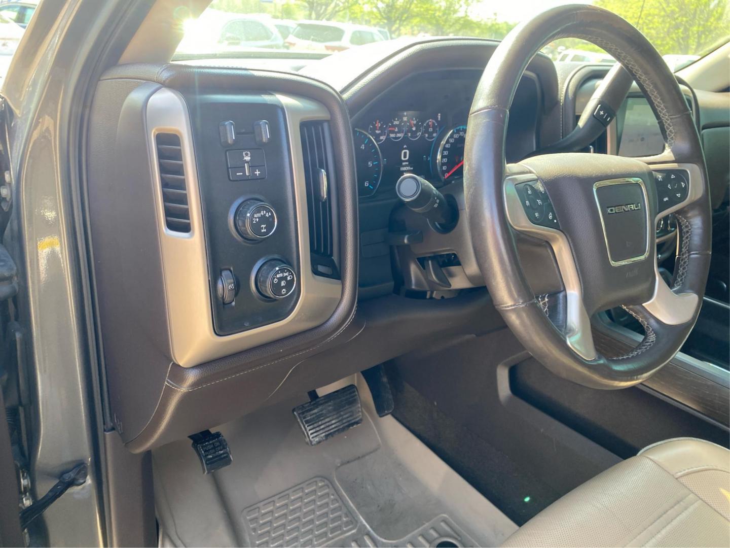 2017 GRAY GMC SIERRA 1500 DENALI (3GTU2PEJ7HG) with an 6.2L engine, Automatic transmission, located at 908 SE 14th Street, Des Moines, IA, 50317, (515) 281-0330, 41.580303, -93.597046 - Photo#16
