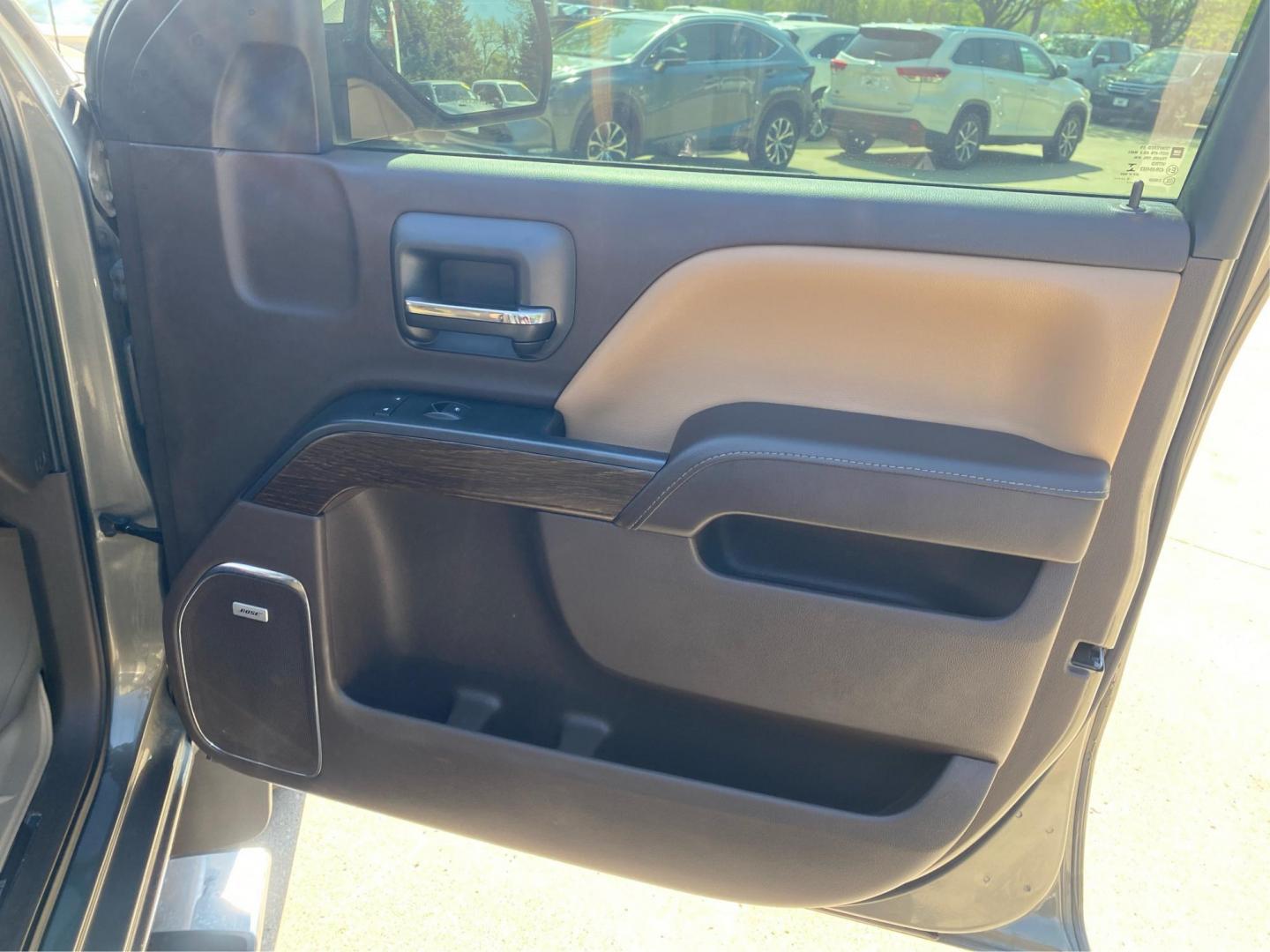 2017 GRAY GMC SIERRA 1500 DENALI (3GTU2PEJ7HG) with an 6.2L engine, Automatic transmission, located at 908 SE 14th Street, Des Moines, IA, 50317, (515) 281-0330, 41.580303, -93.597046 - Photo#19