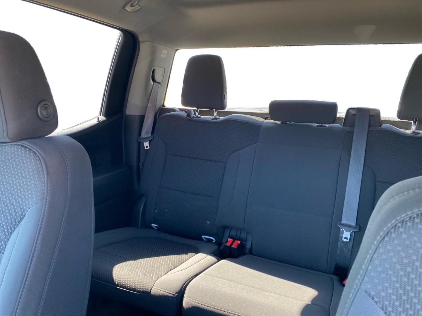 2021 WHITE CHEVROLET SILVERADO 1500 TRAIL BOSS CUSTOM (1GCPYCEF1MZ) with an 5.3L engine, Automatic transmission, located at 908 SE 14th Street, Des Moines, IA, 50317, (515) 281-0330, 41.580303, -93.597046 - Photo#13
