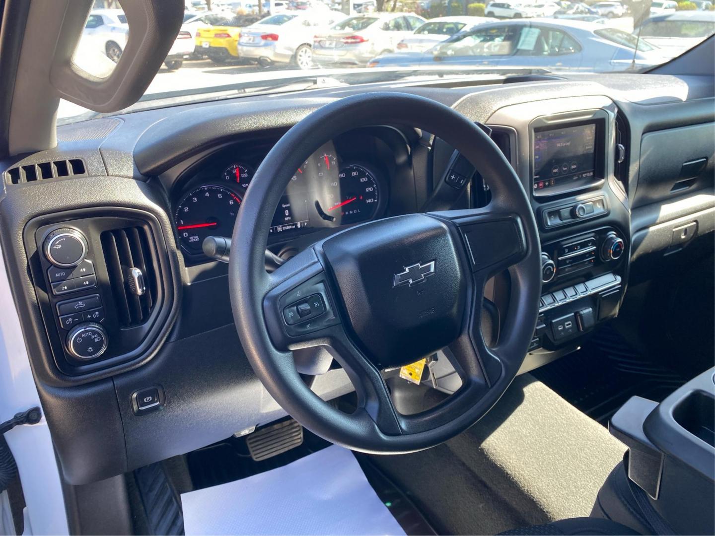2021 WHITE CHEVROLET SILVERADO 1500 TRAIL BOSS CUSTOM (1GCPYCEF1MZ) with an 5.3L engine, Automatic transmission, located at 908 SE 14th Street, Des Moines, IA, 50317, (515) 281-0330, 41.580303, -93.597046 - Photo#15