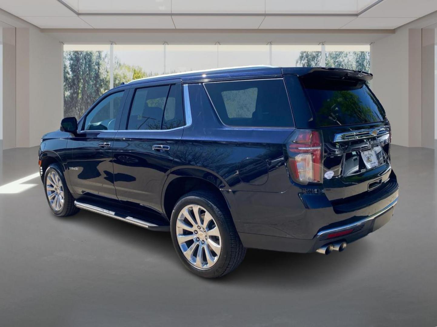 2023 BLACK CHEVROLET TAHOE 1500 PREMIER (1GNSKSKD5PR) with an 5.3L engine, Automatic transmission, located at 908 SE 14th Street, Des Moines, IA, 50317, (515) 281-0330, 41.580303, -93.597046 - Photo#4