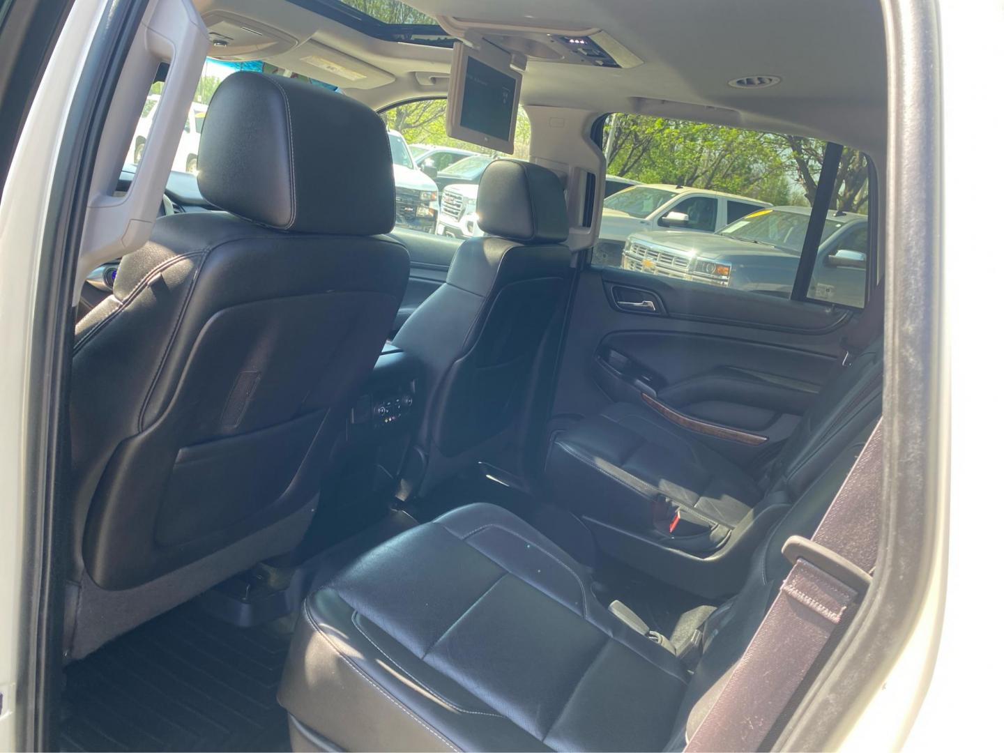 2015 WHITE CHEVROLET TAHOE 1500 LTZ (1GNSKCKC3FR) with an 5.3L engine, Automatic transmission, located at 908 SE 14th Street, Des Moines, IA, 50317, (515) 281-0330, 41.580303, -93.597046 - Photo#9