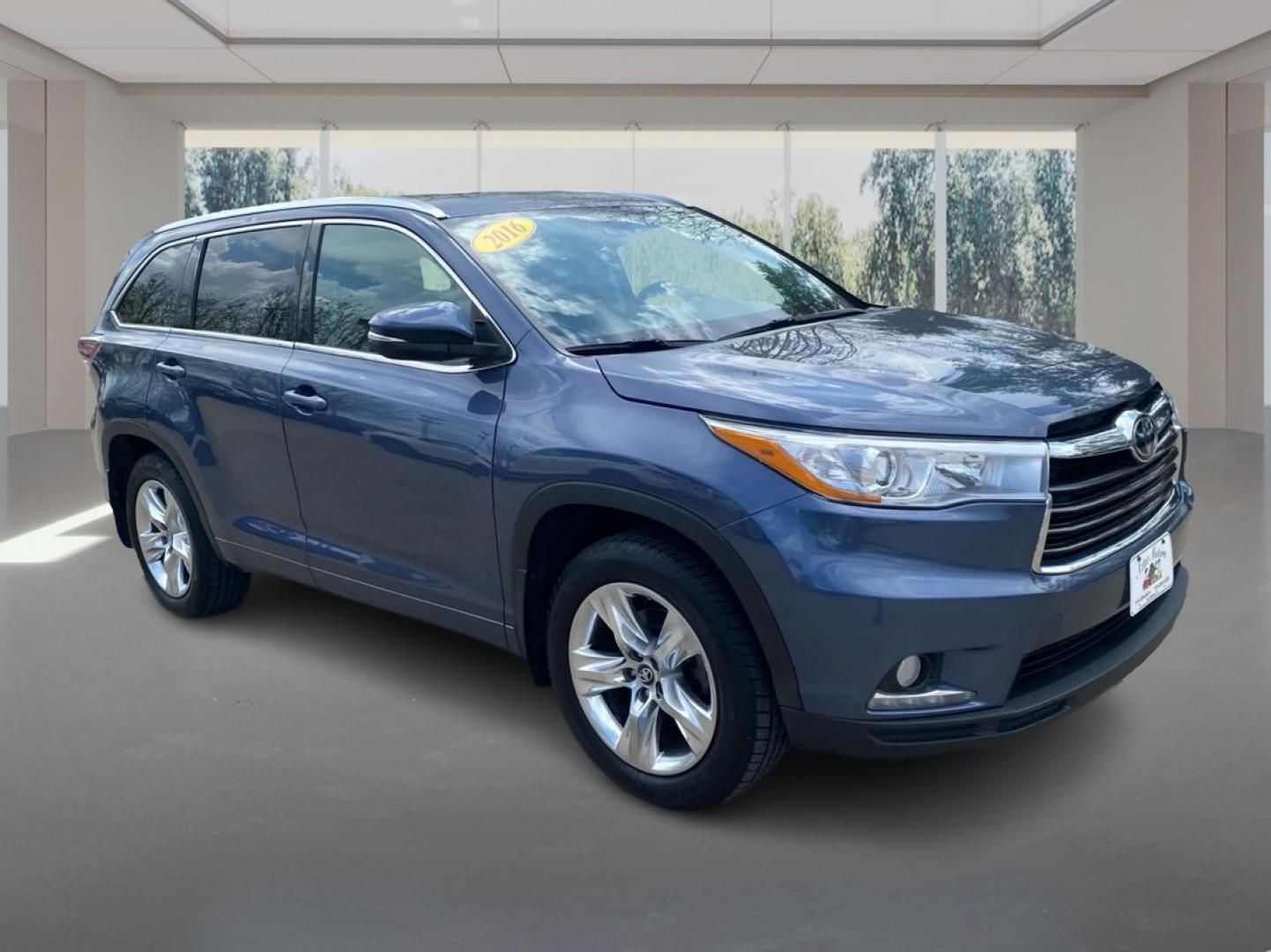 2016 BLUE TOYOTA HIGHLANDER LIMITED (5TDDKRFH9GS) with an 3.5L engine, Automatic transmission, located at 908 SE 14th Street, Des Moines, IA, 50317, (515) 281-0330, 41.580303, -93.597046- Photo#0