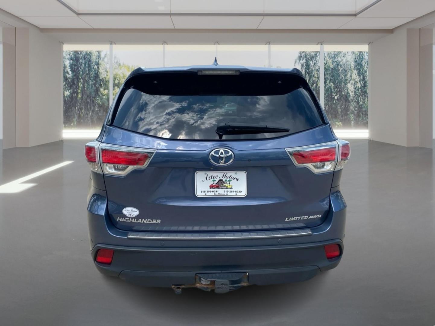 2016 BLUE TOYOTA HIGHLANDER LIMITED (5TDDKRFH9GS) with an 3.5L engine, Automatic transmission, located at 908 SE 14th Street, Des Moines, IA, 50317, (515) 281-0330, 41.580303, -93.597046- Photo#3