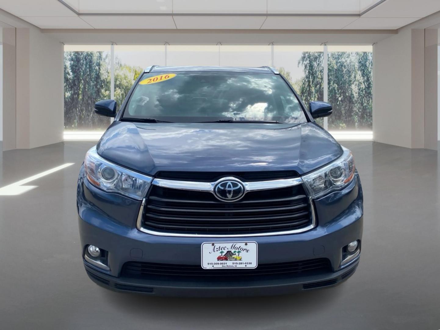 2016 BLUE TOYOTA HIGHLANDER LIMITED (5TDDKRFH9GS) with an 3.5L engine, Automatic transmission, located at 908 SE 14th Street, Des Moines, IA, 50317, (515) 281-0330, 41.580303, -93.597046- Photo#6