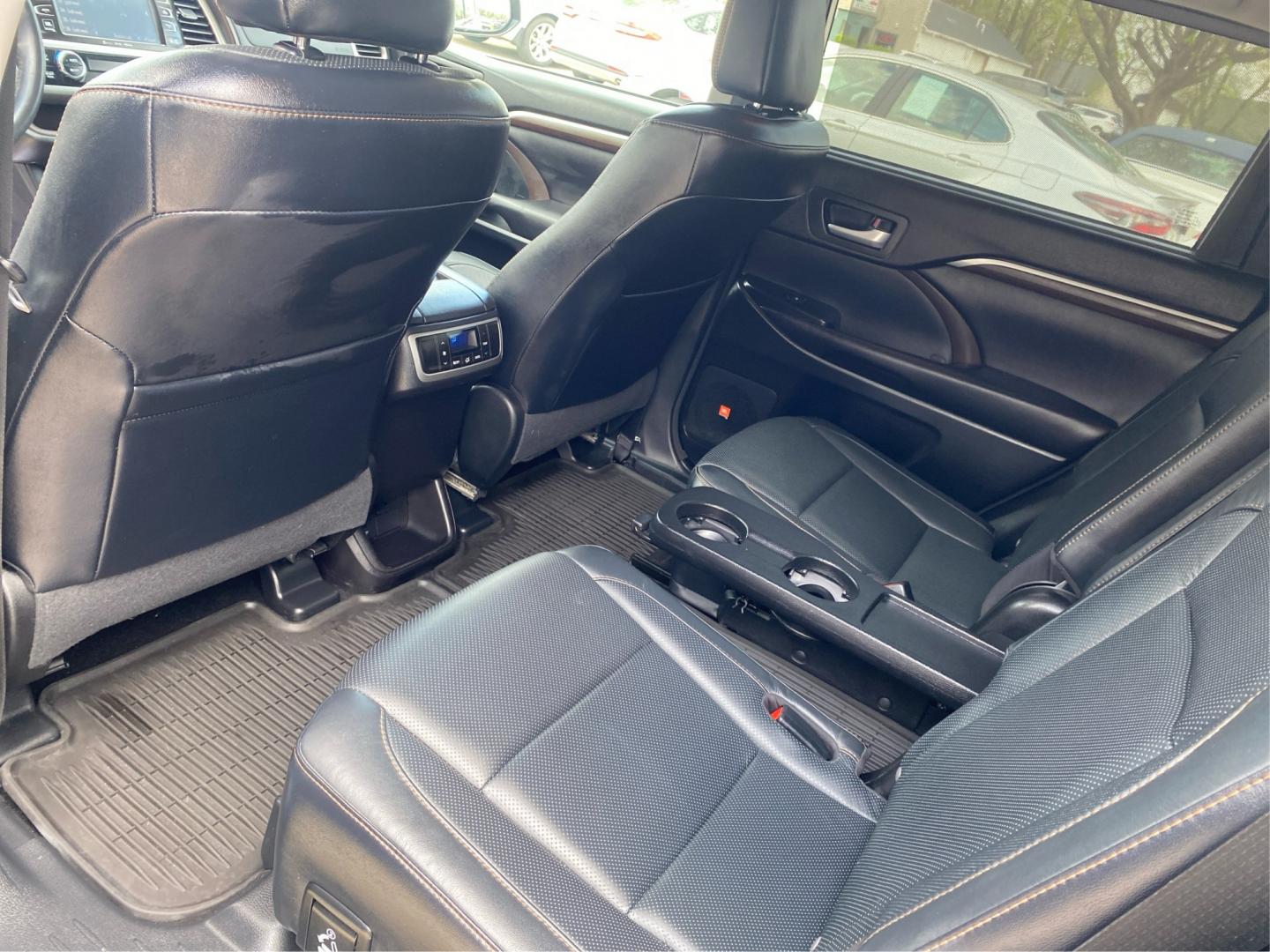 2016 BLUE TOYOTA HIGHLANDER LIMITED (5TDDKRFH9GS) with an 3.5L engine, Automatic transmission, located at 908 SE 14th Street, Des Moines, IA, 50317, (515) 281-0330, 41.580303, -93.597046- Photo#9