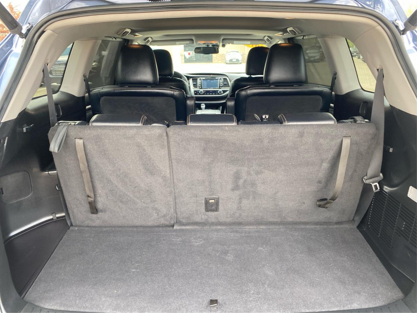 2016 BLUE TOYOTA HIGHLANDER LIMITED (5TDDKRFH9GS) with an 3.5L engine, Automatic transmission, located at 908 SE 14th Street, Des Moines, IA, 50317, (515) 281-0330, 41.580303, -93.597046- Photo#12