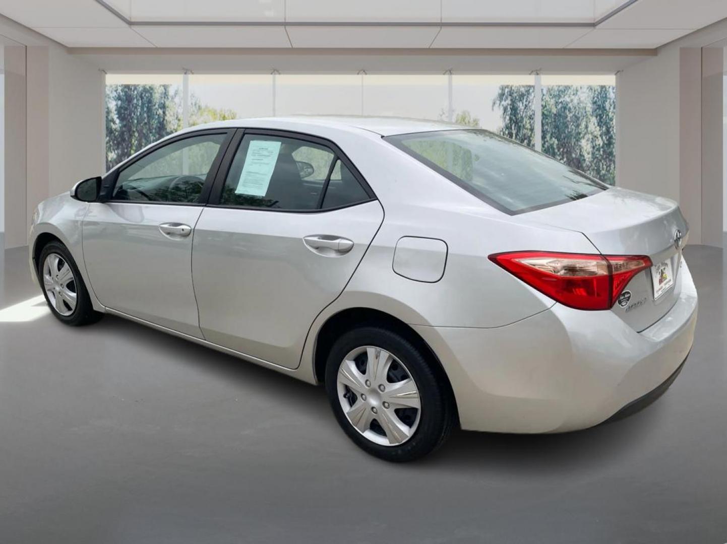 2017 SILVER TOYOTA COROLLA L (2T1BURHE6HC) with an 1.8L engine, Continuously Variable transmission, located at 908 SE 14th Street, Des Moines, IA, 50317, (515) 281-0330, 41.580303, -93.597046 - Photo#4